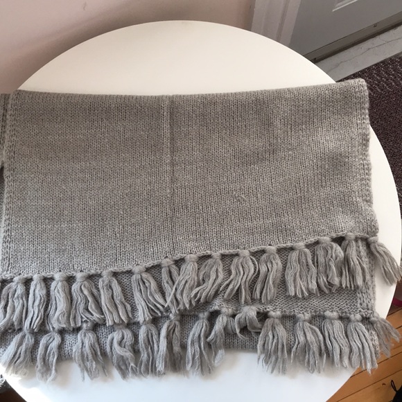 Cole Haan wool wrap/scarf. - Picture 4 of 4